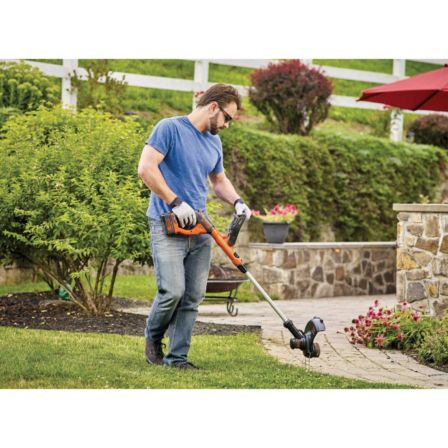 Black & Decker 40V MAX 13 In. Lithium Ion Straight Cordless String Trimmer  With PowerCommand